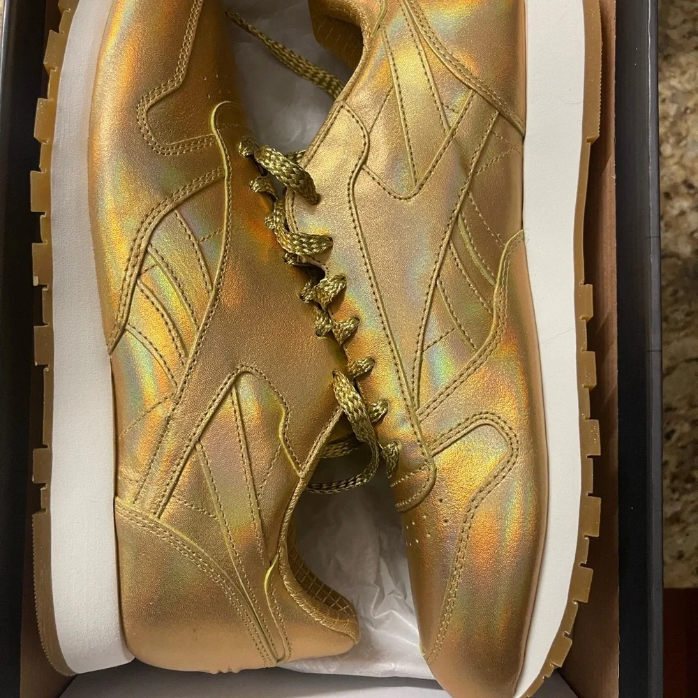 NIB Wonder Woman 84 Classic Reebok MEN’S 11 - Picture 3 of 8